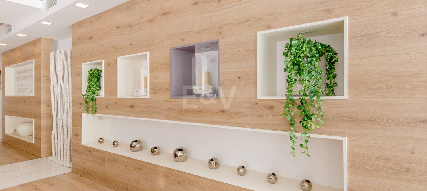 Luxuriöses Duplex in bester Lage von Puerto Banus mit direktem Zugang zum Strand