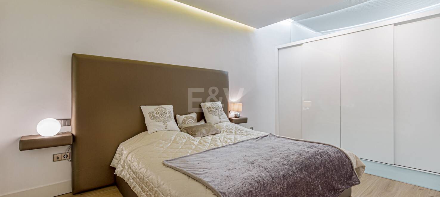 Luxuriöses Duplex in bester Lage von Puerto Banus mit direktem Zugang zum Strand