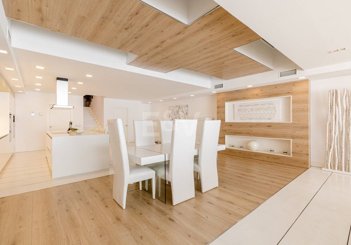 Luxury duplex in a prime location of Puerto Banus with direct access to the beach