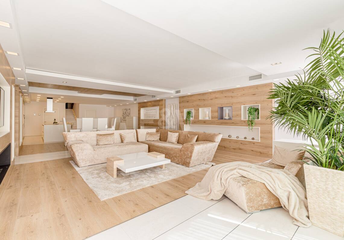 Luxury duplex in a prime location of Puerto Banus with direct access to the beach