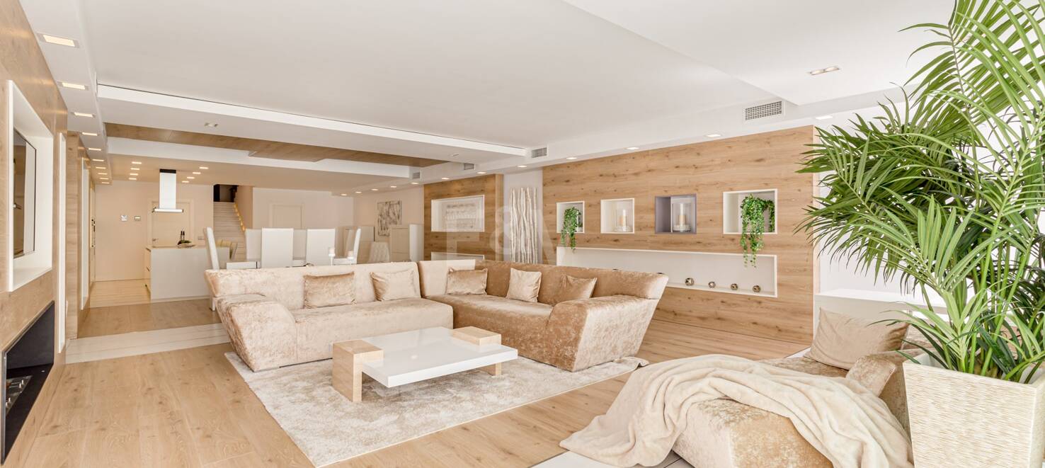 Luxuriöses Duplex in bester Lage von Puerto Banus mit direktem Zugang zum Strand