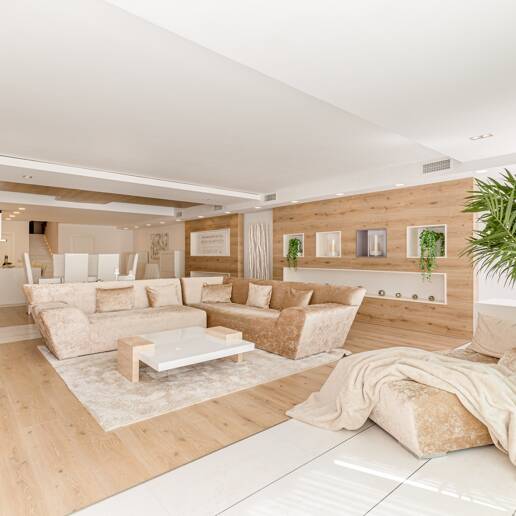 Luxuriöses Duplex in bester Lage von Puerto Banus mit direktem Zugang zum Strand