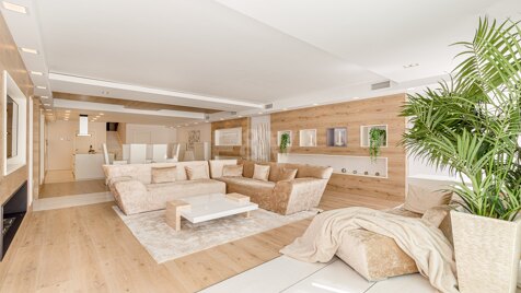 Luxury duplex in a prime location of Puerto Banus with direct access to the beach