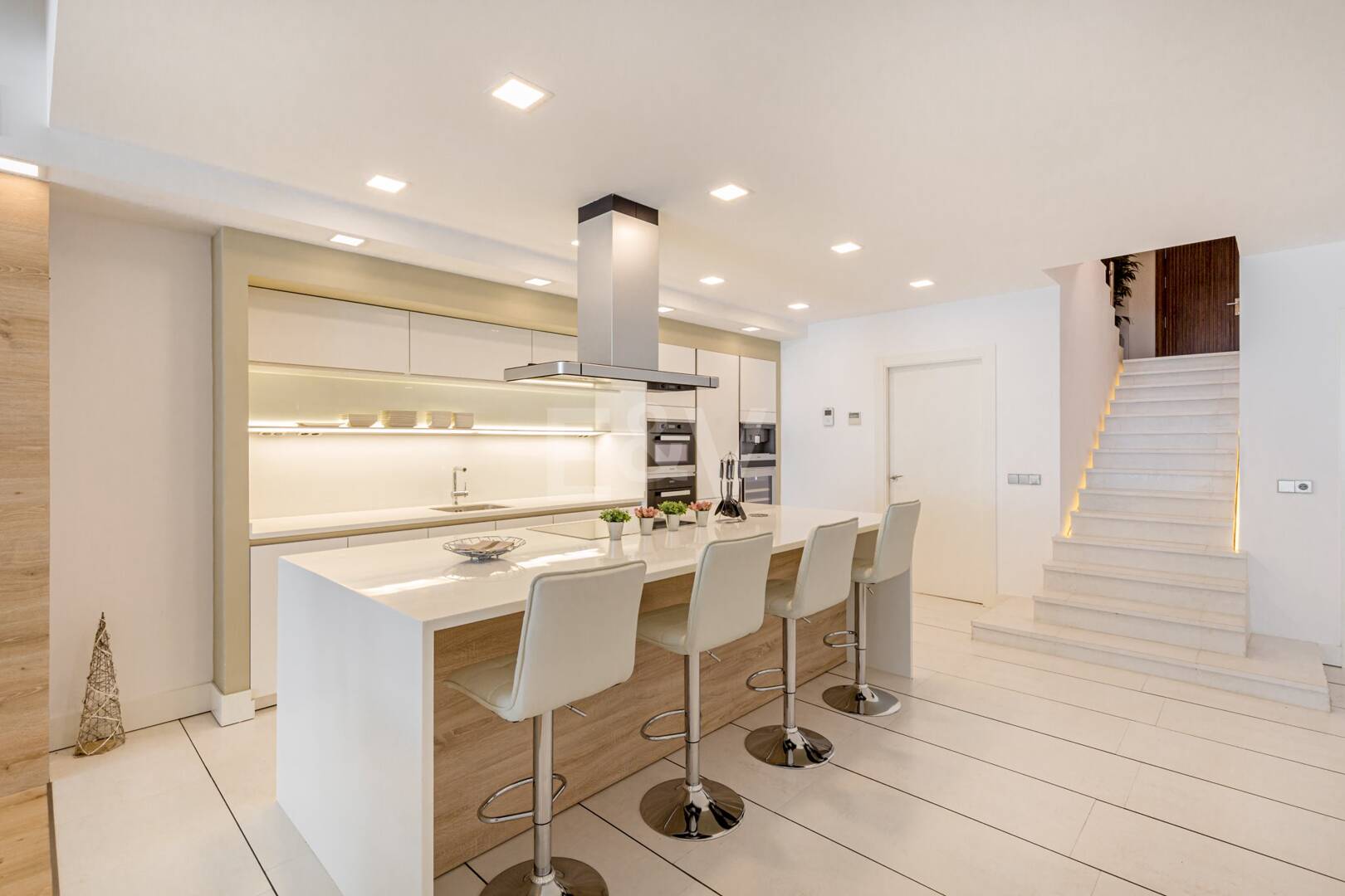 Duplex de luxe dans un emplacement privilégié de Puerto Banus avec accès direct à la plage