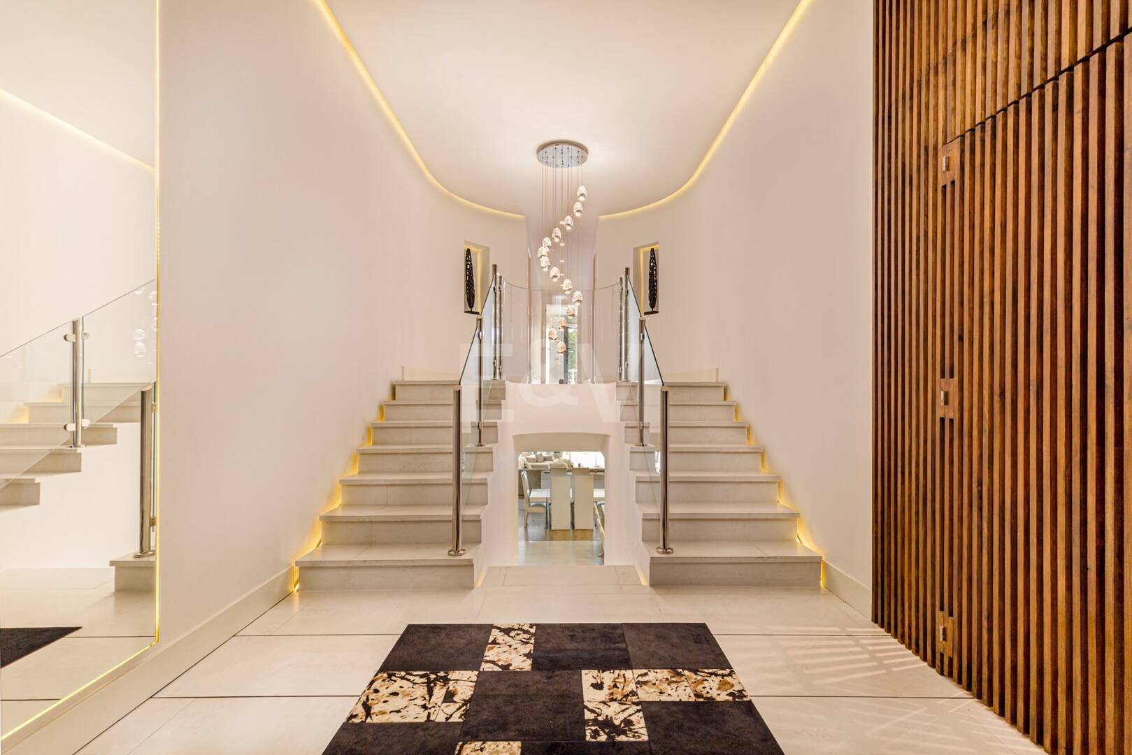 Duplex de luxe dans un emplacement privilégié de Puerto Banus avec accès direct à la plage