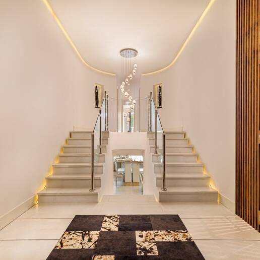 Luxuriöses Duplex in bester Lage von Puerto Banus mit direktem Zugang zum Strand