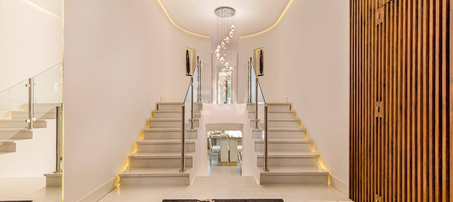 Luxuriöses Duplex in bester Lage von Puerto Banus mit direktem Zugang zum Strand