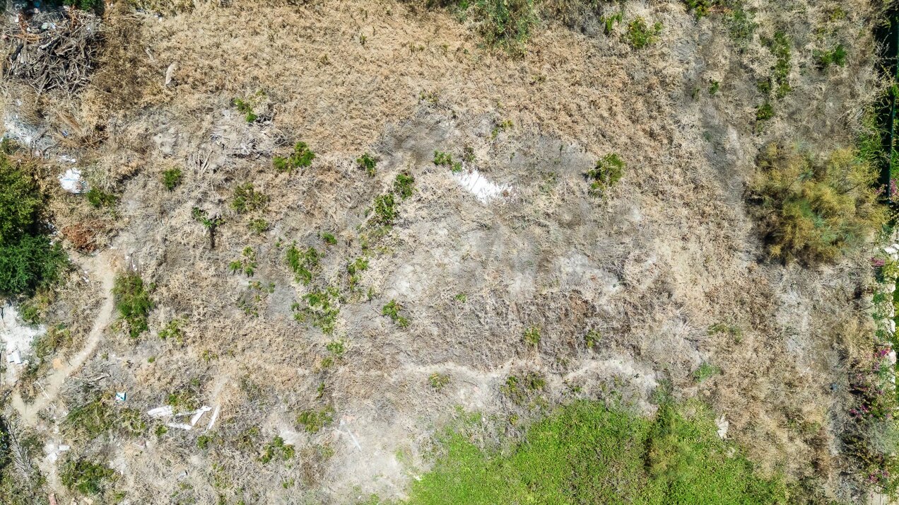 Grosses Baugrundstück in Nueva Andalucia inmitten des malerischen Golftals