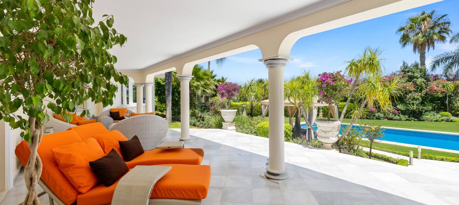 Utsökt söderläge villa i Nueva Andalucia i exklusivt komplex