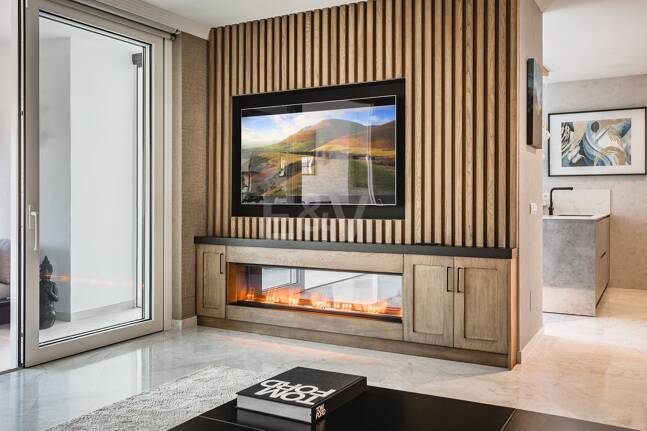 Impeccable Southwest-Facing Garden Apartment in Marina Puente Romano