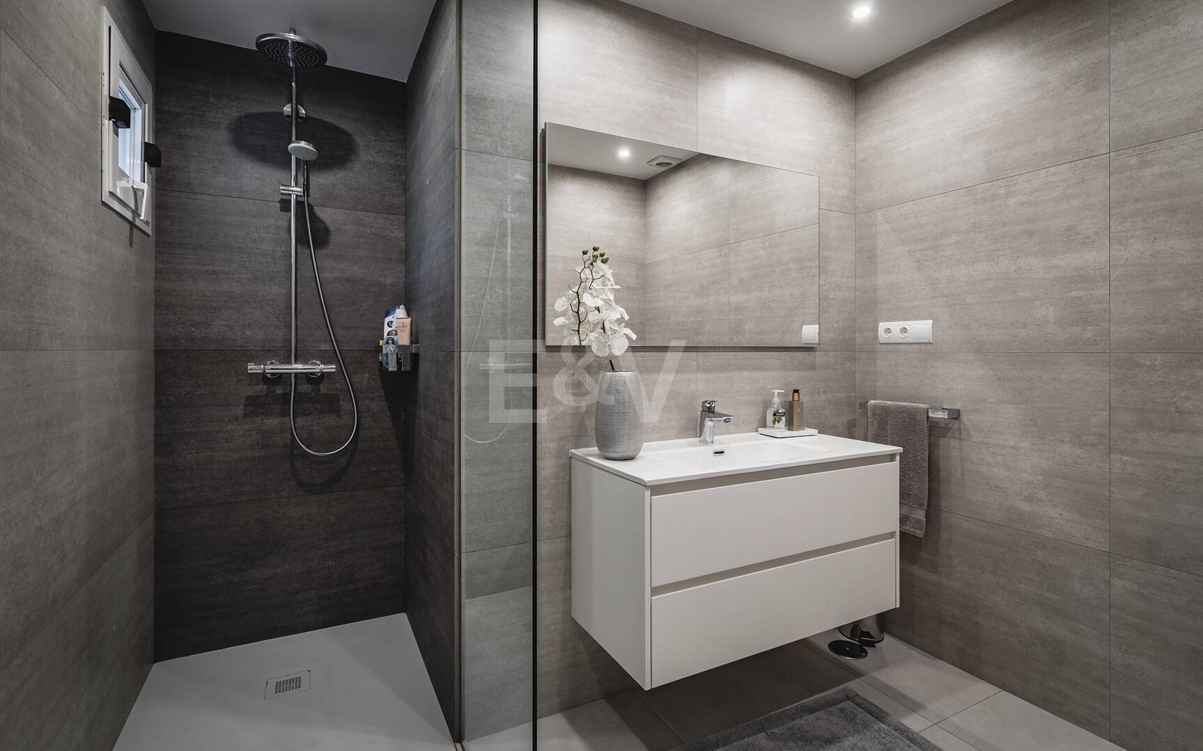 Impeccable Southwest- Facing Garden Apartment w Marina Puente Romano