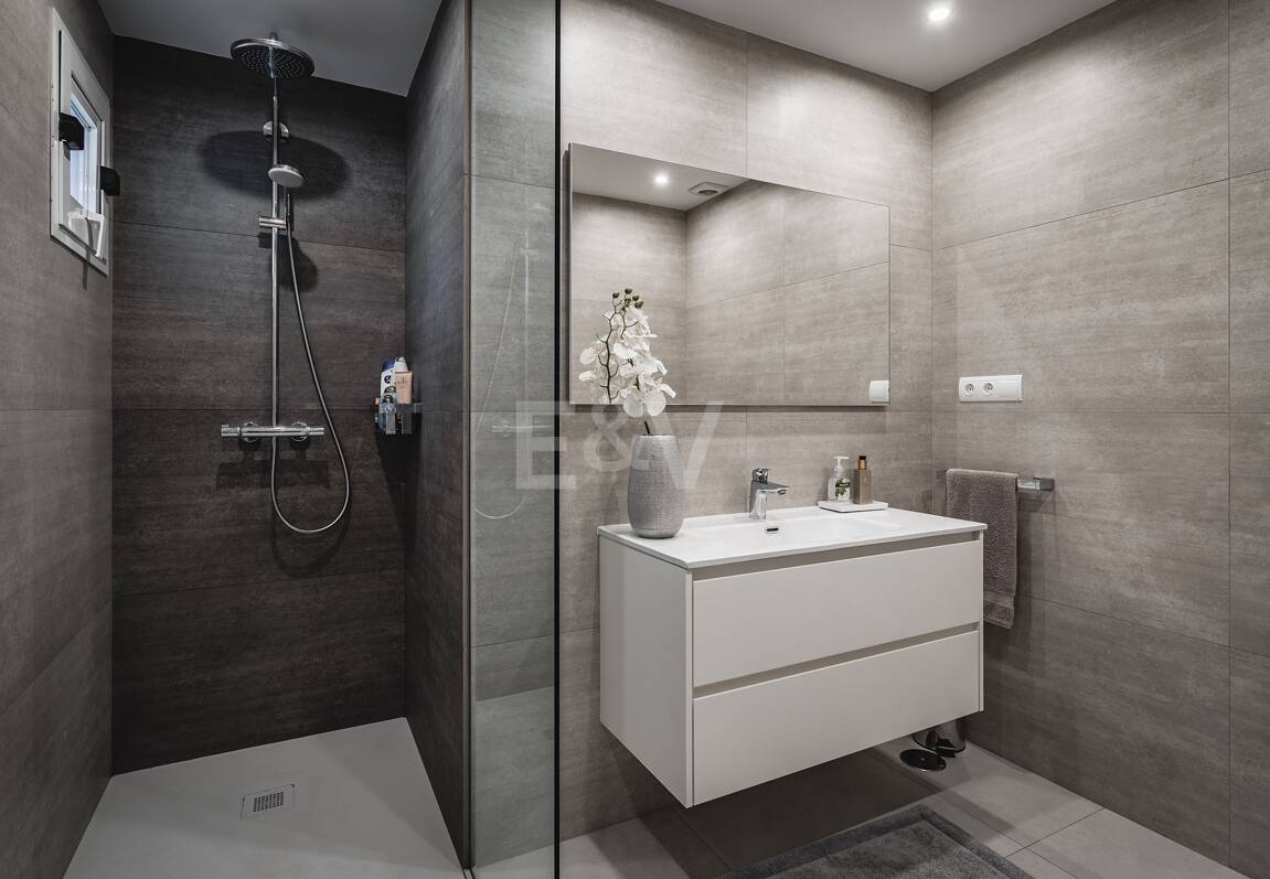 Impeccable Southwest-Facing Garden Apartment in Marina Puente Romano