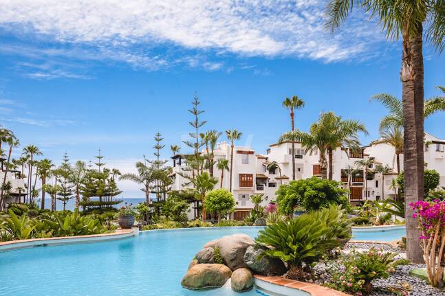 Impeccable Southwest-Facing Garden Apartment in Marina Puente Romano