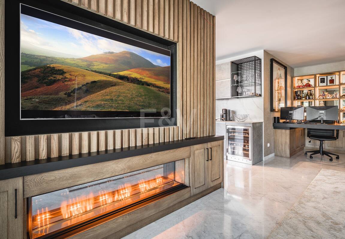 Impeccable Southwest-Facing Garden Apartment in Marina Puente Romano