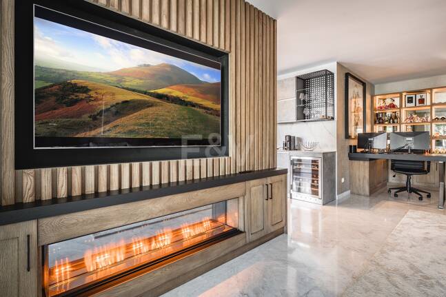 Impeccable Southwest-Facing Garden Apartment in Marina Puente Romano