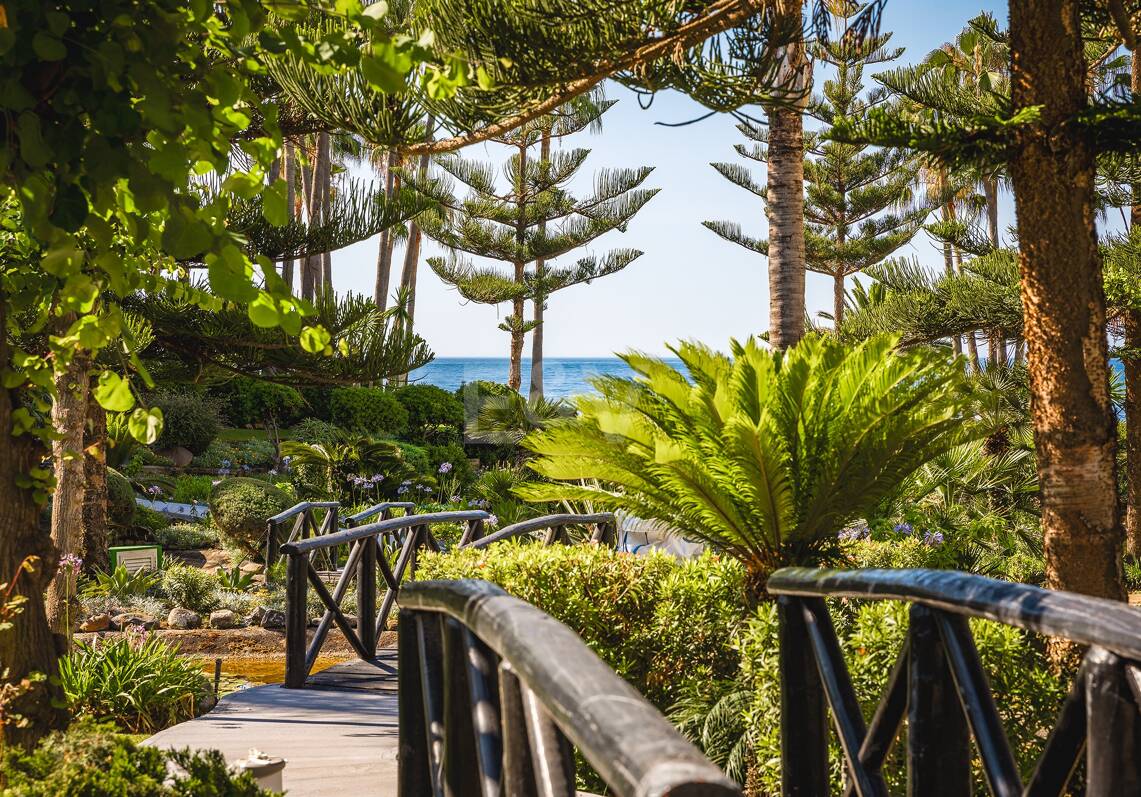 Impeccable South-West-Facing Garden Appartement à Marina Puente Romano