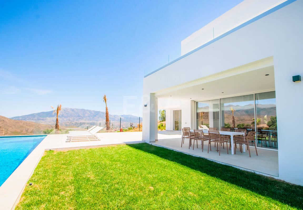 Stunning Brand New Villa i La Mairena