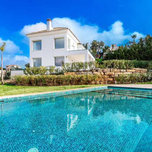 Completely renovated Andalusian style villa in La Mairena