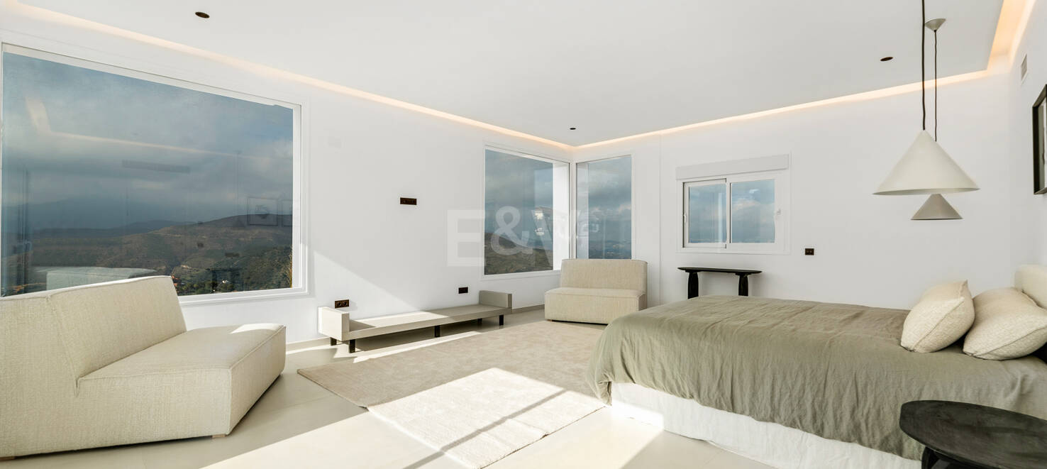 Completely renovated Andalusian style villa in La Mairena