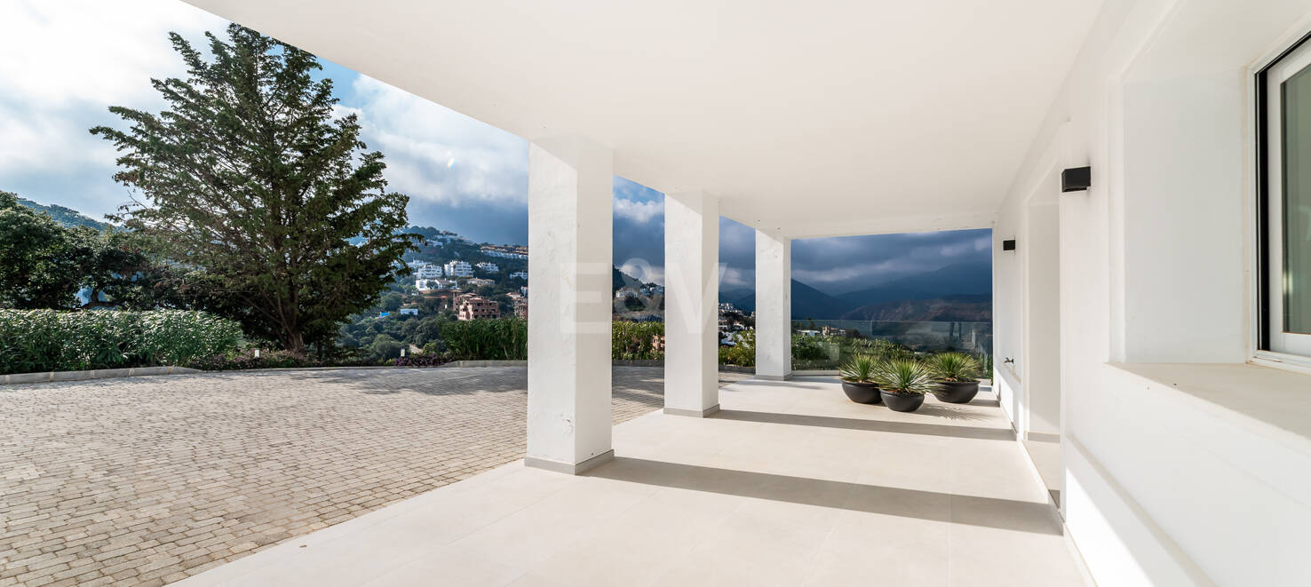 Completely renovated Andalusian style villa in La Mairena