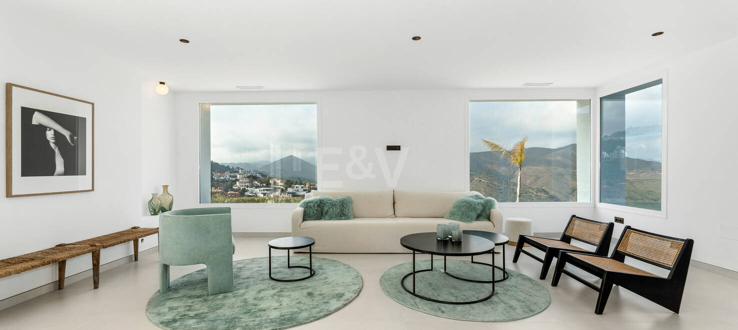 Completely renovated Andalusian style villa in La Mairena