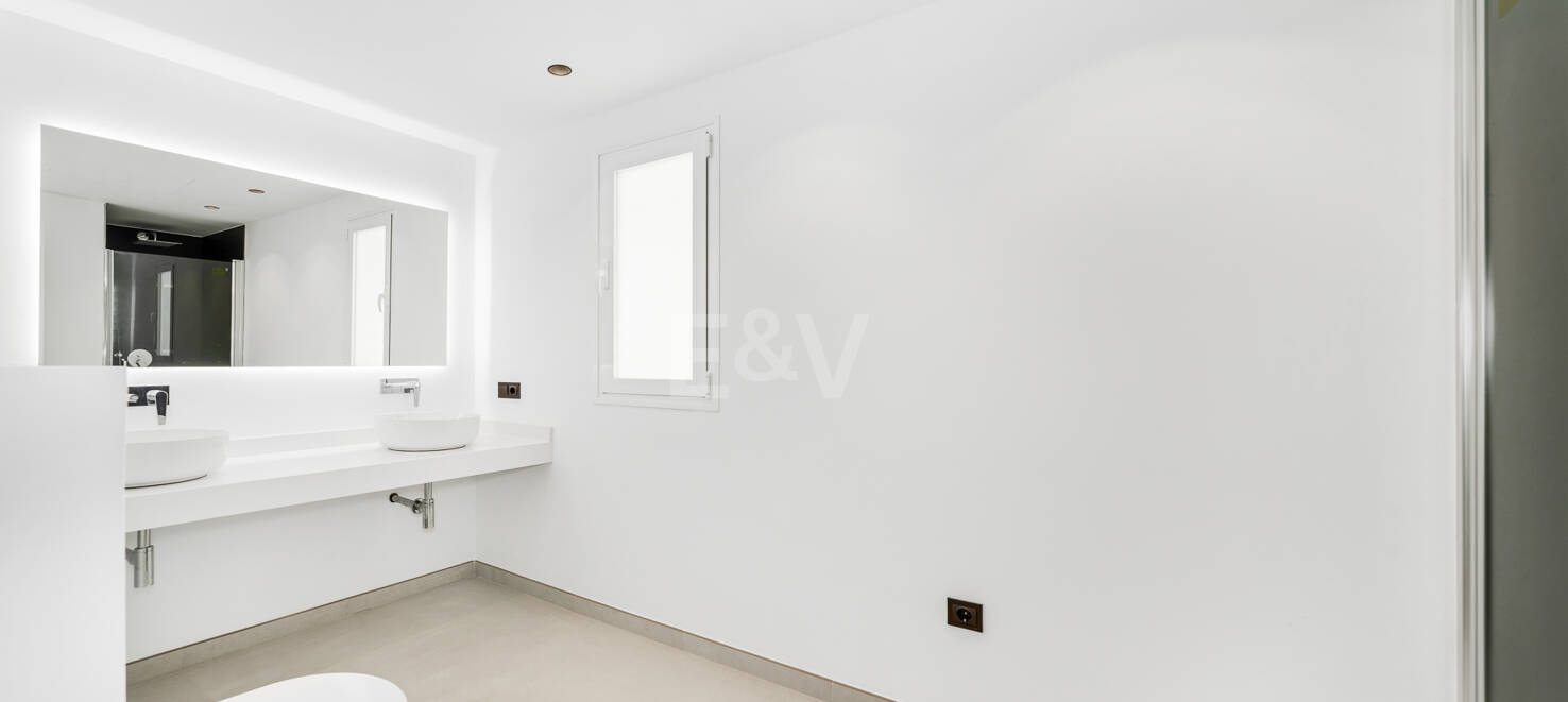 Completely renovated Andalusian style villa in La Mairena