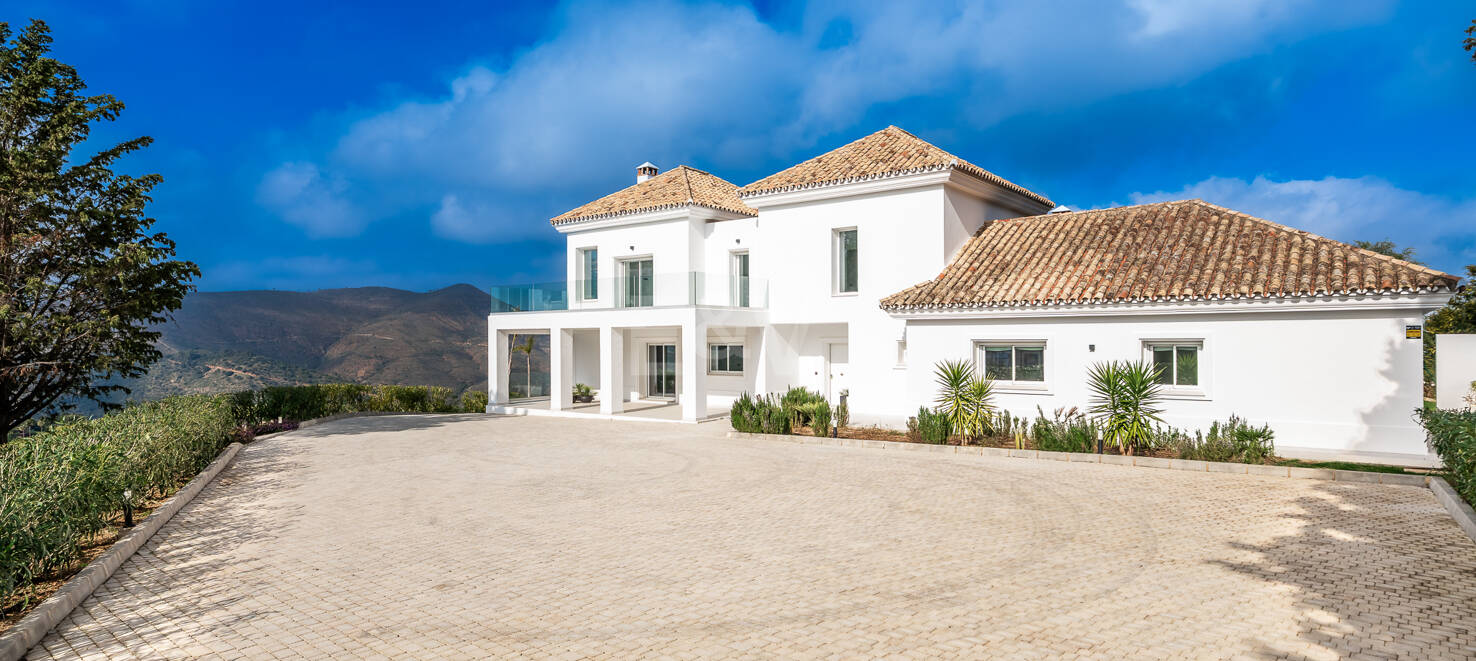 Completely renovated Andalusian style villa in La Mairena