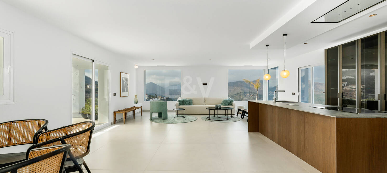 Completely renovated Andalusian style villa in La Mairena