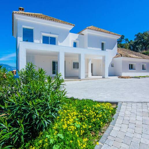 Completely renovated Andalusian style villa in La Mairena