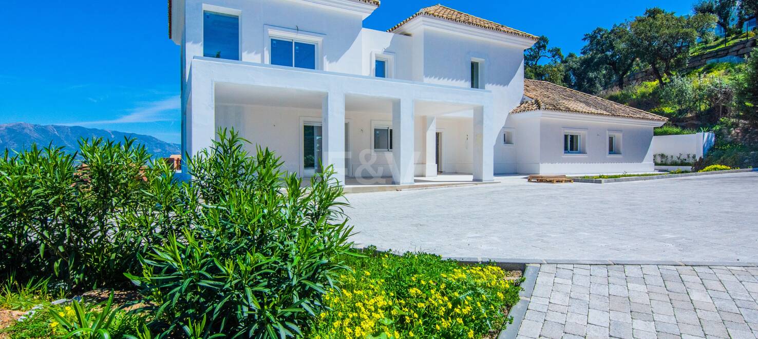 Completely renovated Andalusian style villa in La Mairena