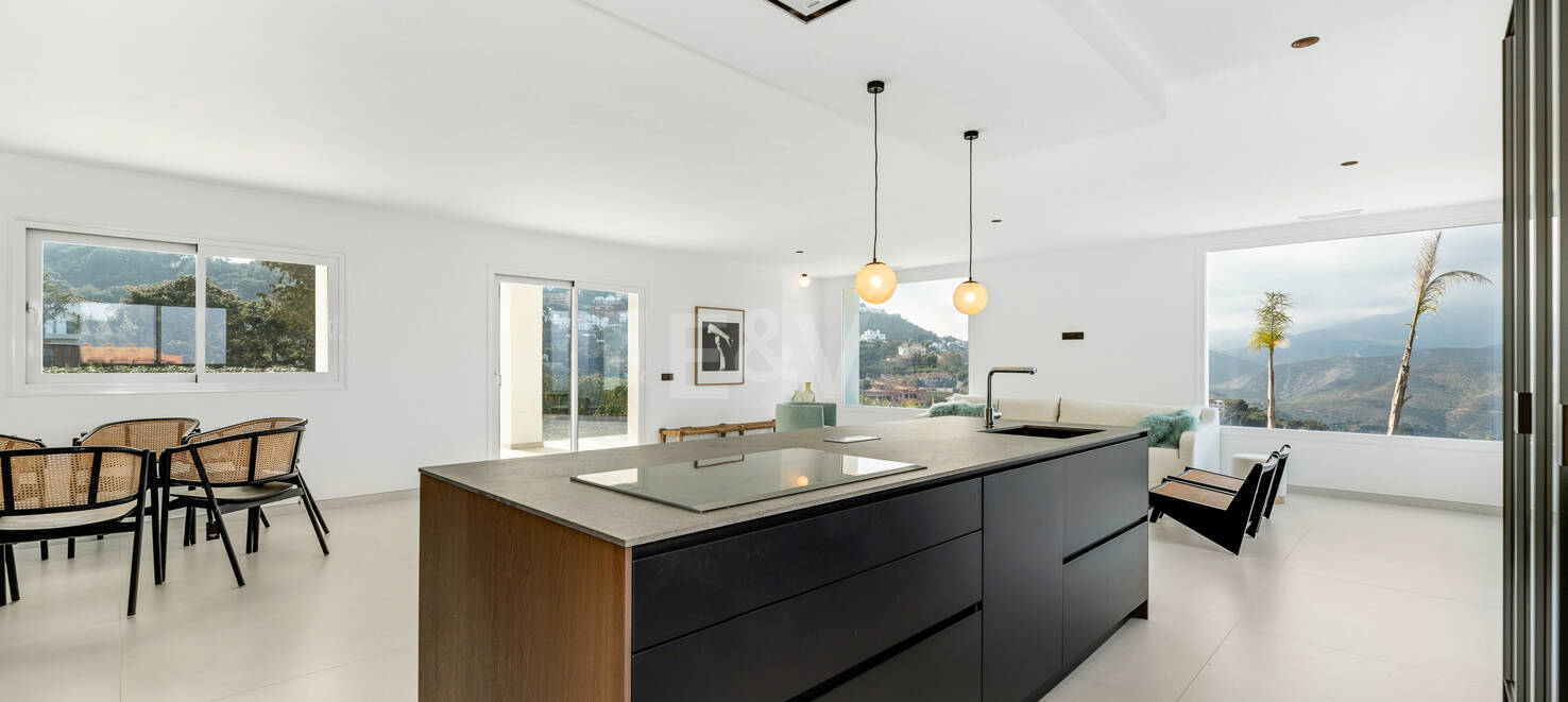 Completely renovated Andalusian style villa in La Mairena