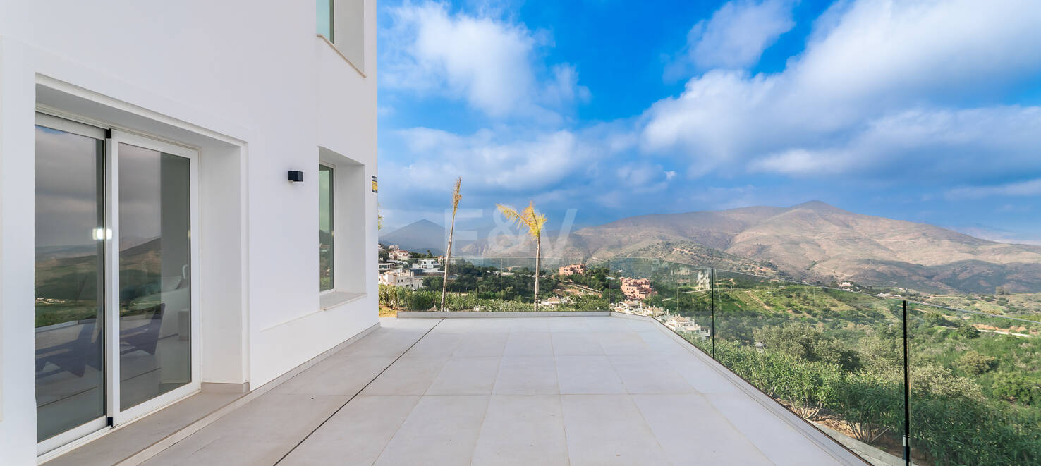 Completely renovated Andalusian style villa in La Mairena