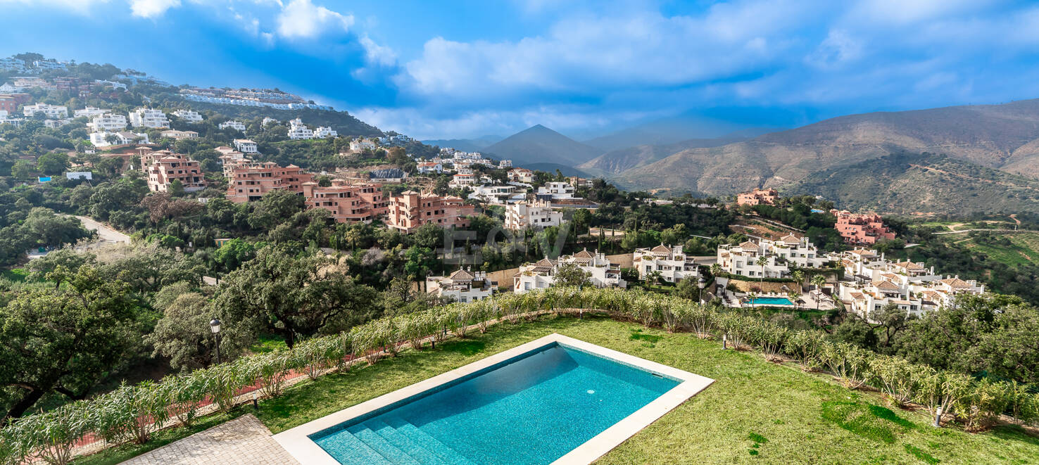 Completely renovated Andalusian style villa in La Mairena