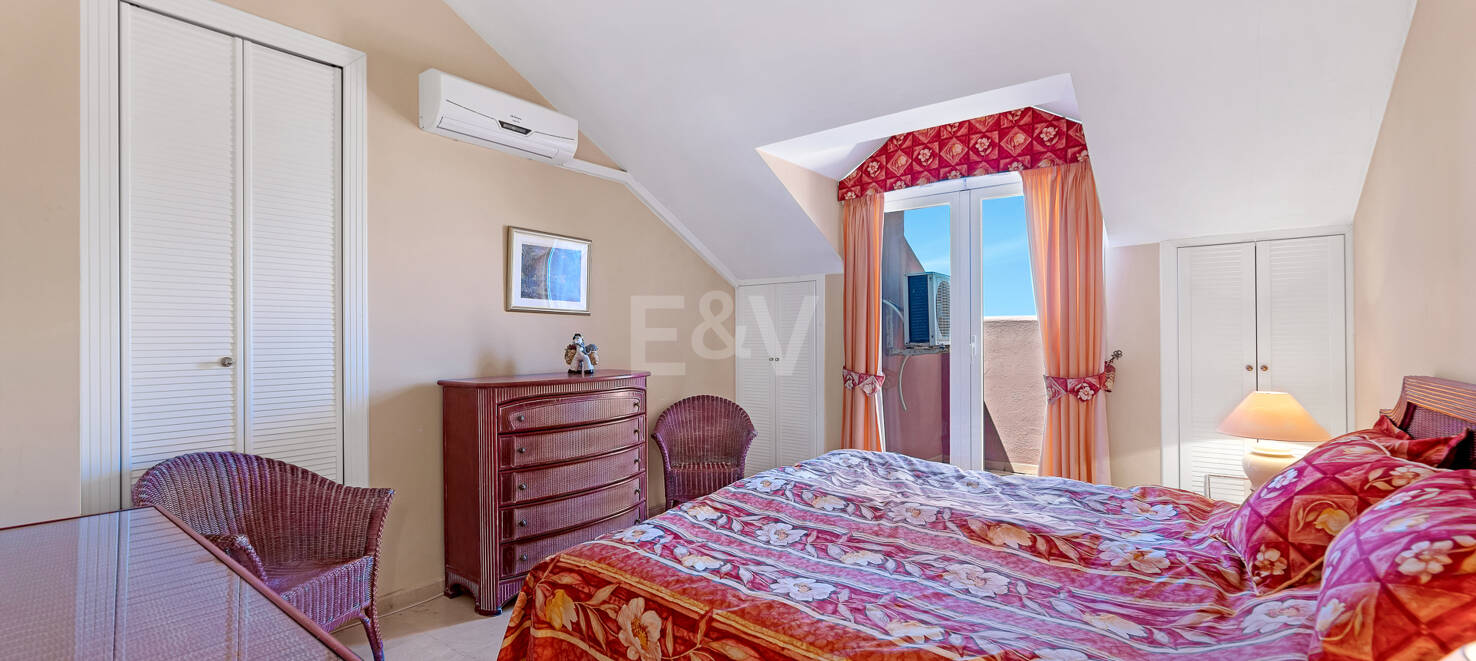 Penthouse unique au coeur d'Elviria dans l'urbanisation de la plage de Frontline