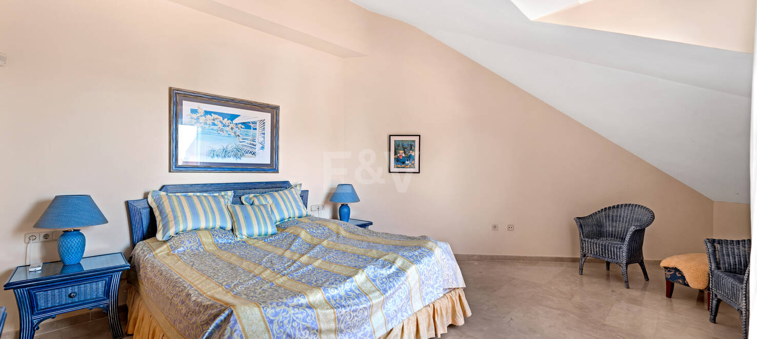 Penthouse unique au coeur d'Elviria dans l'urbanisation de la plage de Frontline