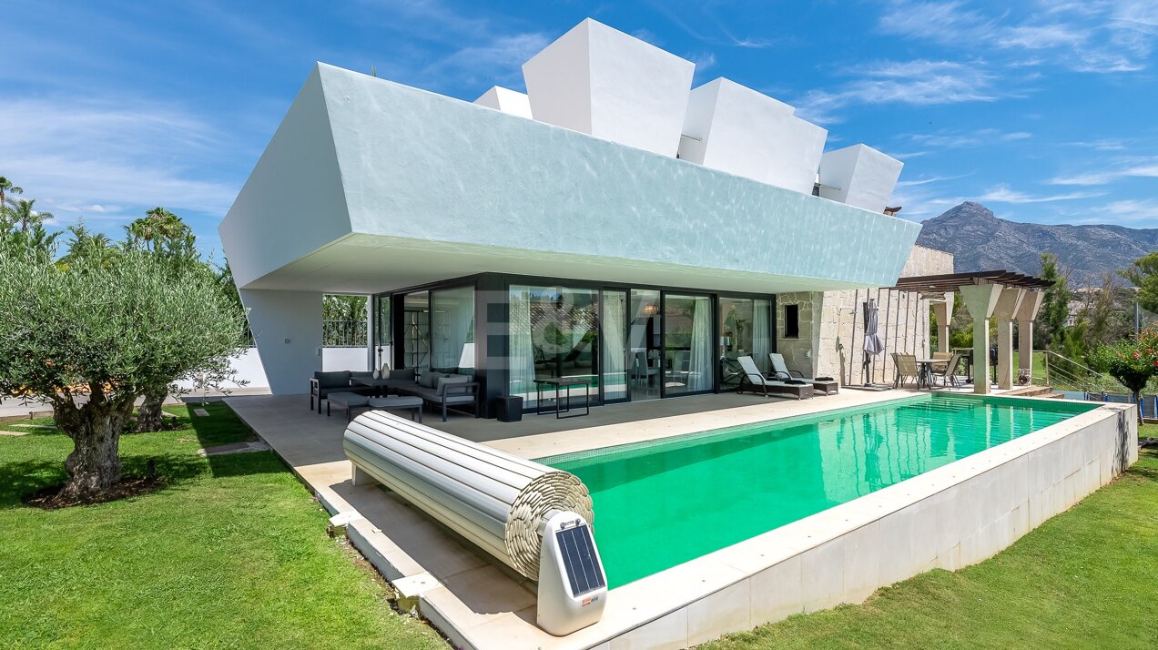 Exquisite modern villa in La Cerquilla in the Golf Valley. Only available for short term rentals.