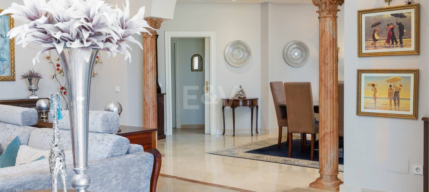 Magnifique Villa de style andalou à Nueva Andalucia avec vue panoramique