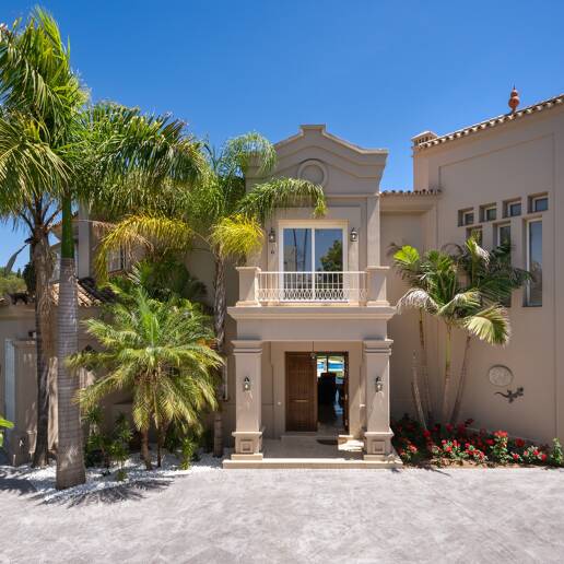 Magnifique Villa de style andalou à Nueva Andalucia avec vue panoramique