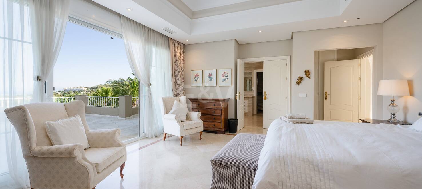 Magnifique Villa de style andalou à Nueva Andalucia avec vue panoramique