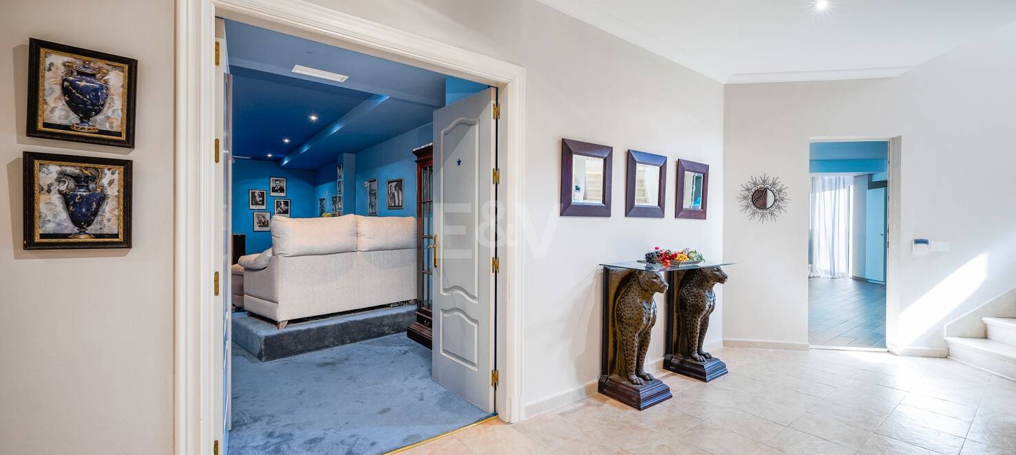 Magnifique Villa de style andalou à Nueva Andalucia avec vue panoramique