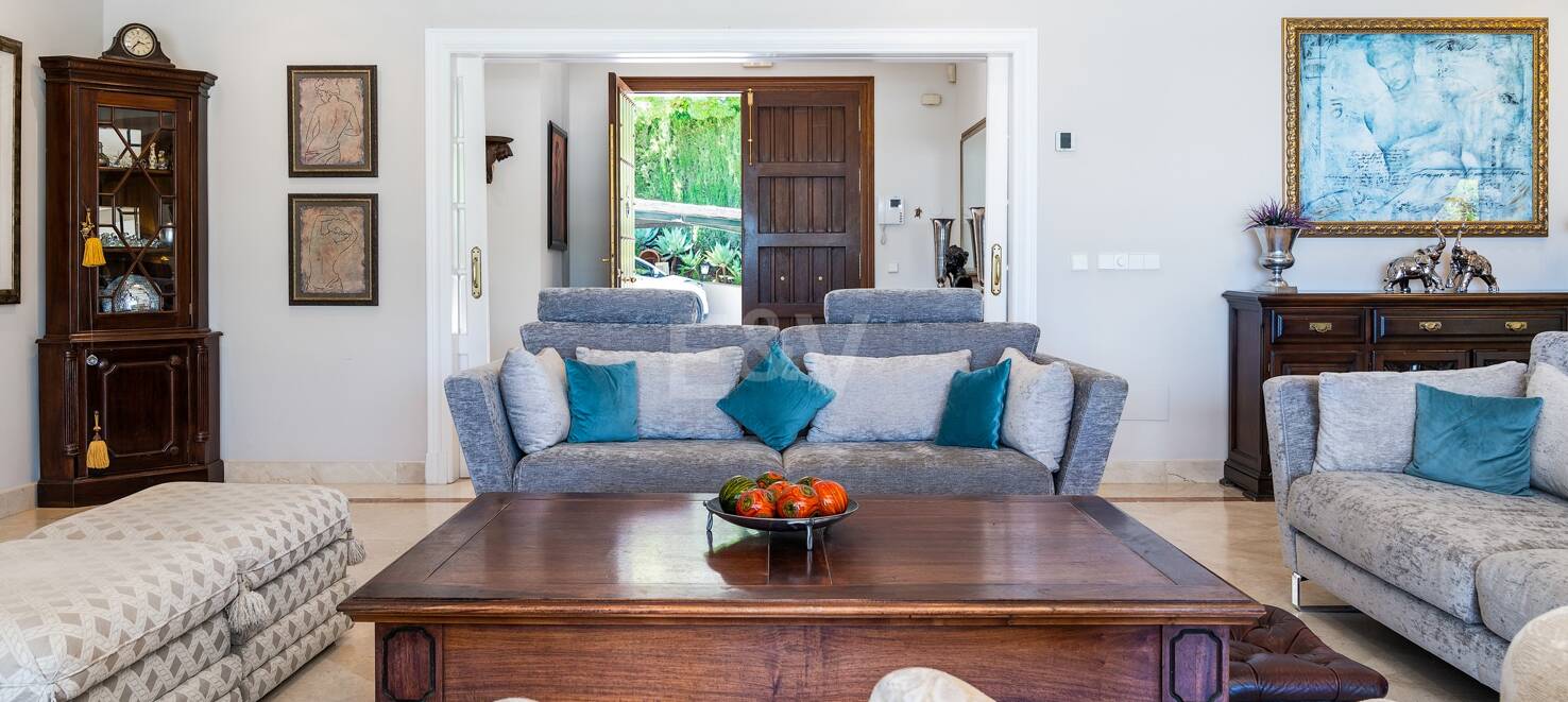 Magnifique Villa de style andalou à Nueva Andalucia avec vue panoramique
