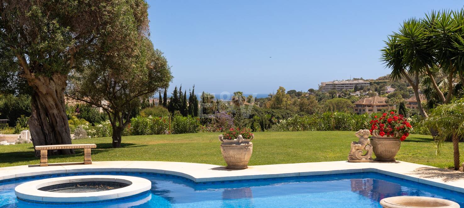 Magnifique Villa de style andalou à Nueva Andalucia avec vue panoramique