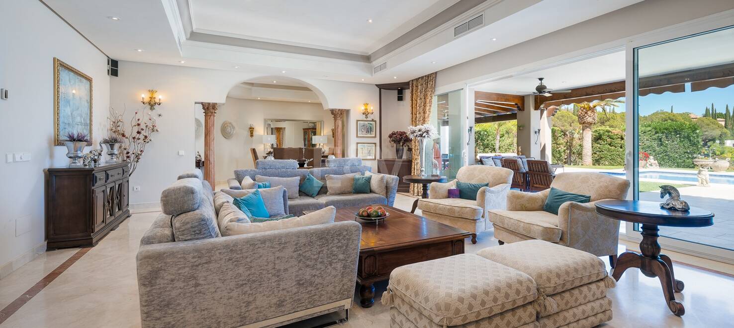 Magnifique Villa de style andalou à Nueva Andalucia avec vue panoramique