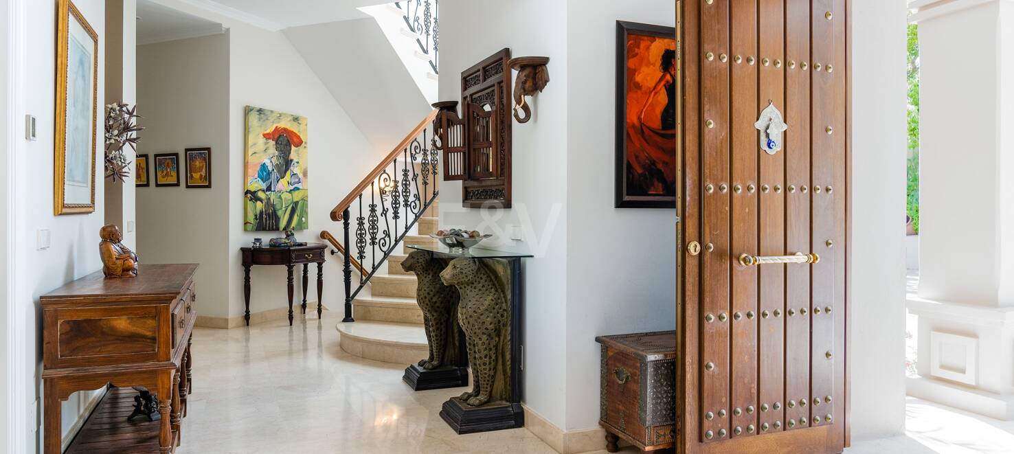 Magnifique Villa de style andalou à Nueva Andalucia avec vue panoramique