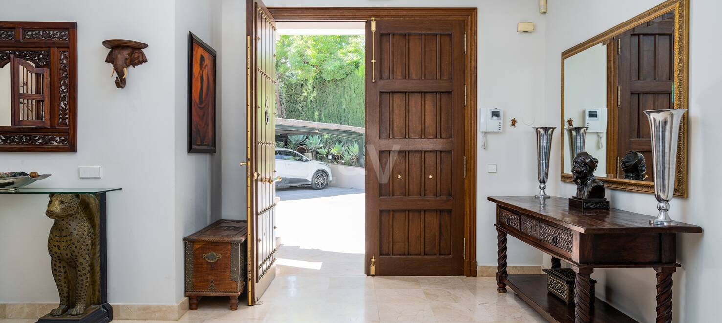 Magnifique Villa de style andalou à Nueva Andalucia avec vue panoramique