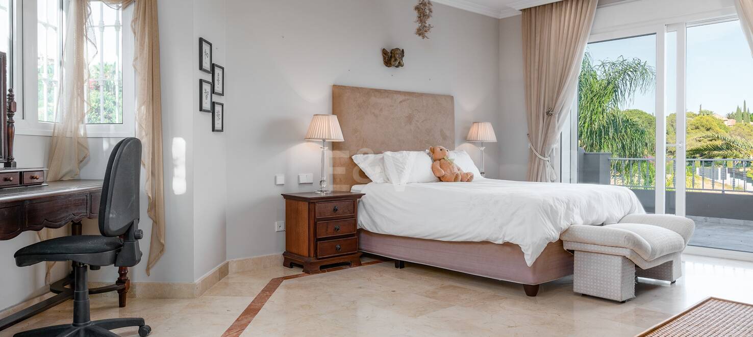 Magnifique Villa de style andalou à Nueva Andalucia avec vue panoramique