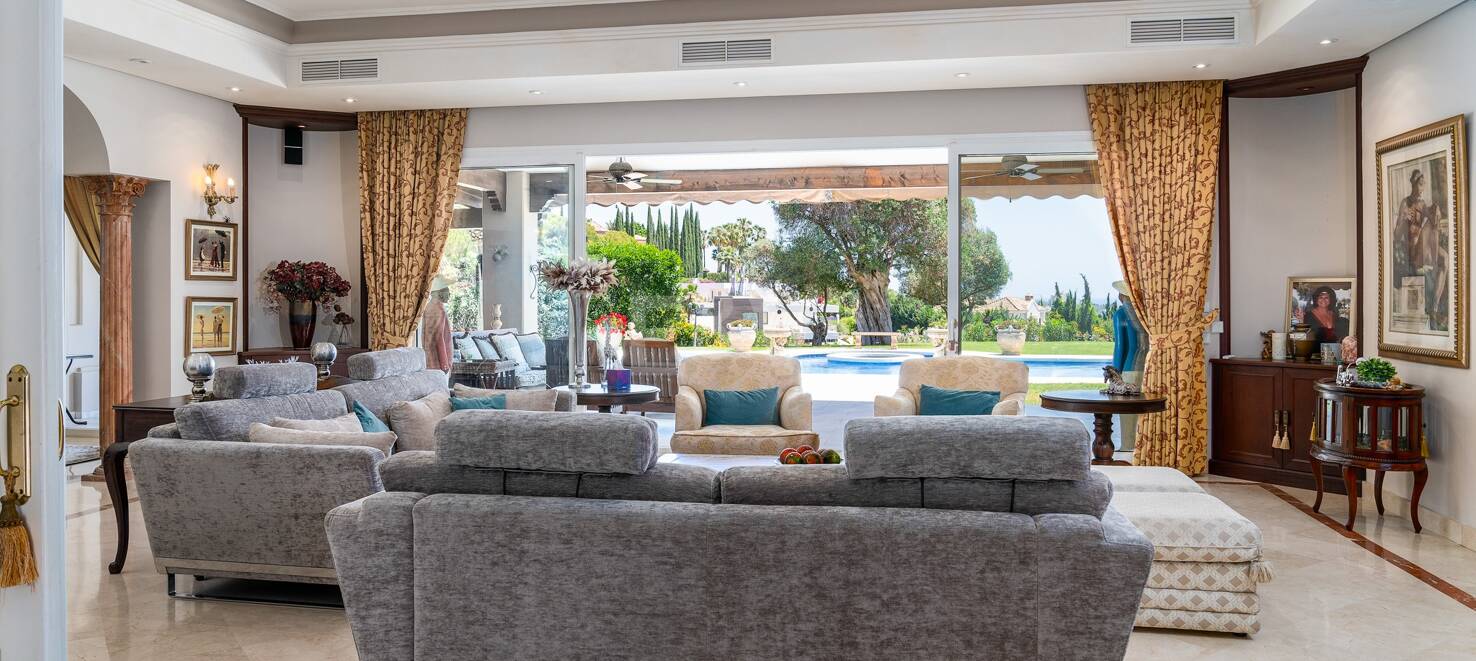 Magnifique Villa de style andalou à Nueva Andalucia avec vue panoramique