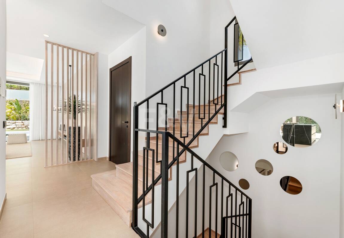 Varumärke ny lyxig Villa i La Cerquilla, Front Line Golf