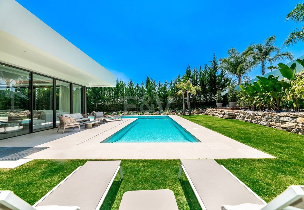 Varumärke ny lyxig Villa i La Cerquilla, Front Line Golf