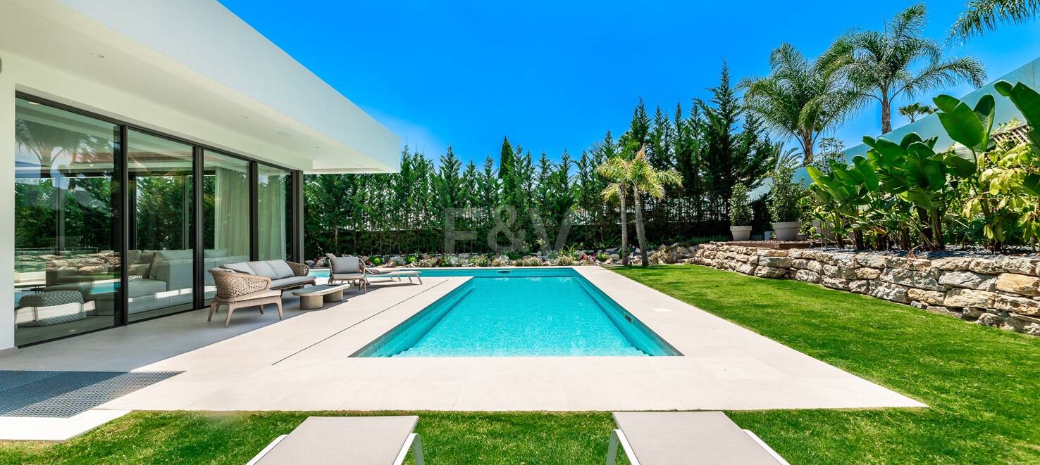 Brand New luxury Villa in La Cerquilla, frontline golf